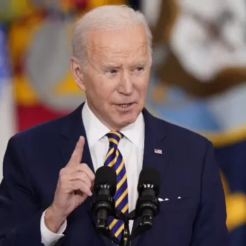 Piden a Biden revocar política que permite deportación rápida de inmigrantes
