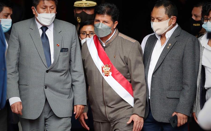 El presidente de Perú agradece al Congreso por rechazar su destitución
