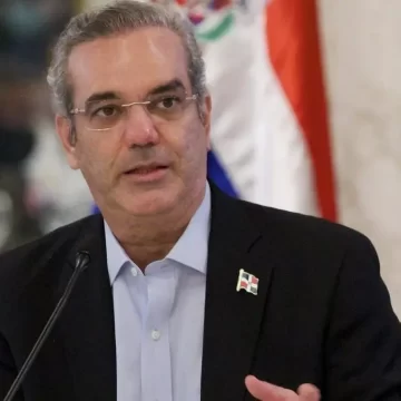 Presidente Abinader cancela sus actividades tras fallecimiento de doña Rosa