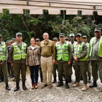 Ministerio de Medio Ambiente junto a las Fuerzas Armadas realizan jornada de reforestación para restaurar la cuenca del río Ozama