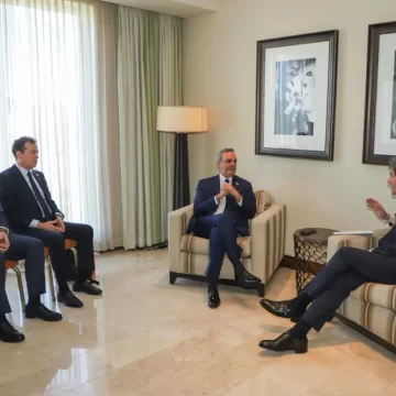 Subsecretario de Estado EE.UU destaca manejo del presidente Abinader frente al Covid