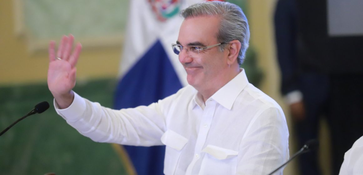 El presidente Abinader felicita al mandatario electo de Costa Rica Rodrigo Chaves Robles