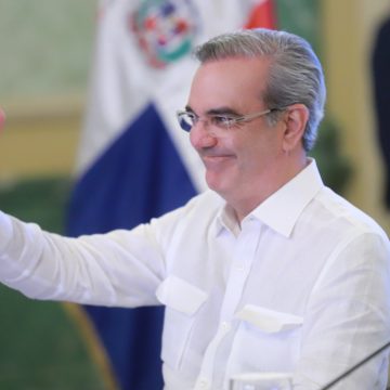 El presidente Abinader felicita al mandatario electo de Costa Rica Rodrigo Chaves Robles