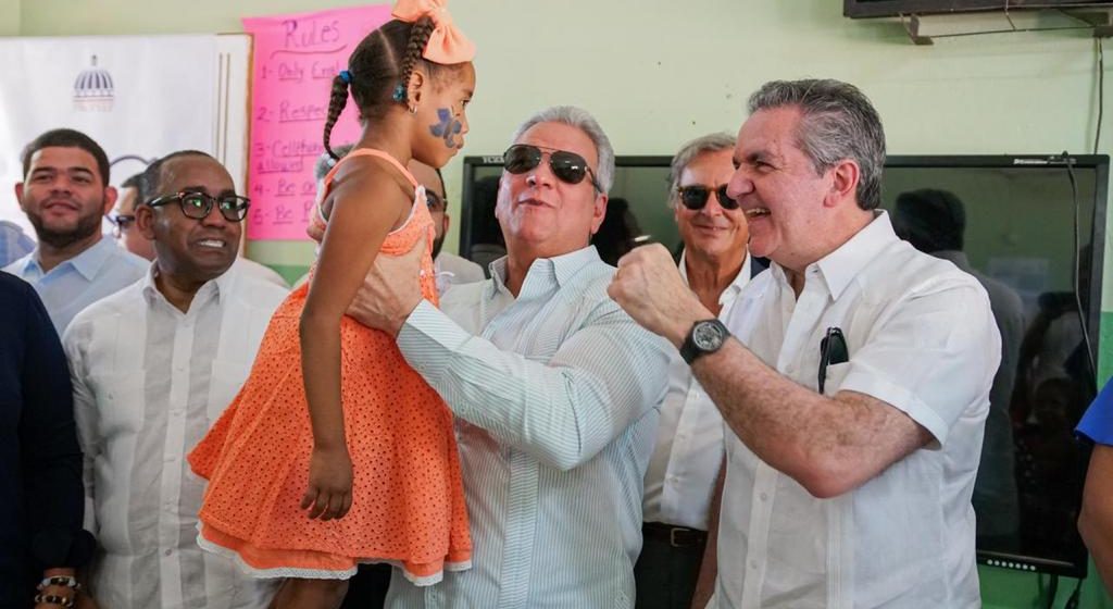 Lisandro Macarrulla acompaña a Neney Cabrera en Jornada de Inclusión Social “Primero Tú” en Pedernales