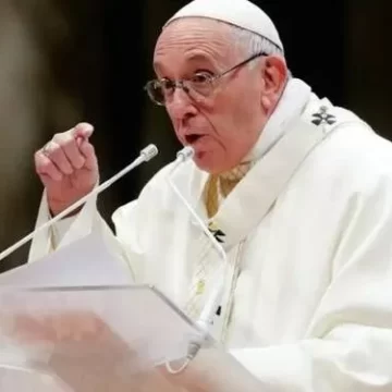 Papa Francisco: «Ante la locura de la guerra continuemos rezando el rosario»