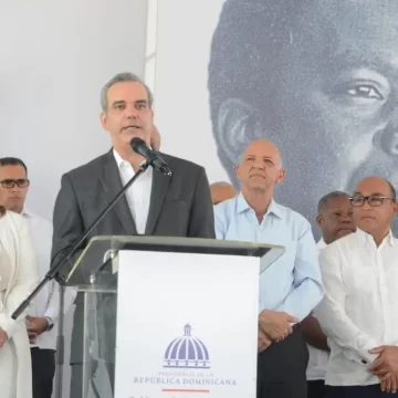 Abinader dice aplica lineamientos de Peña Gómez