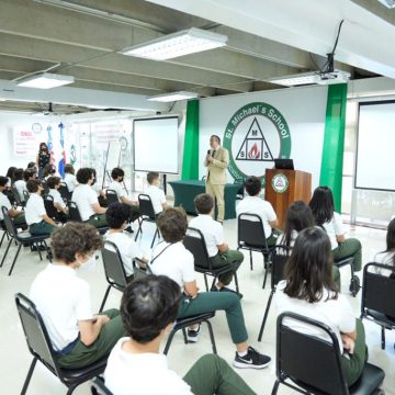 Ministro de Medio Ambiente fomenta conciencia de protección a los recursos naturales entre estudiantes del St. Michael’s School