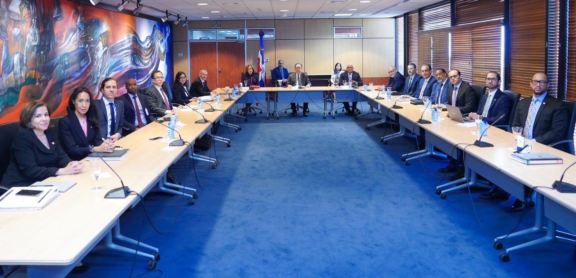 Valdez Albizu dice en reunión con misión FMI economía se recuperó más rápido de lo previsto en 2021