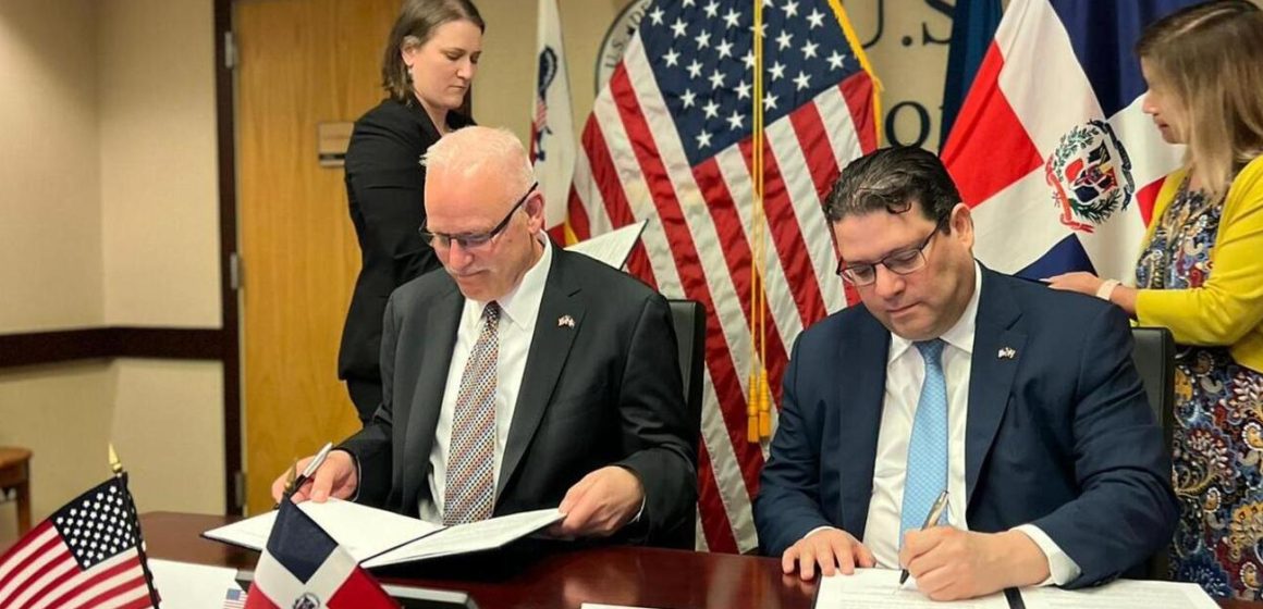 Dirección General de Aduanas firma acuerdo con Departamento de Seguridad Nacional de los EE. UU. para optimizar la detección de riesgos