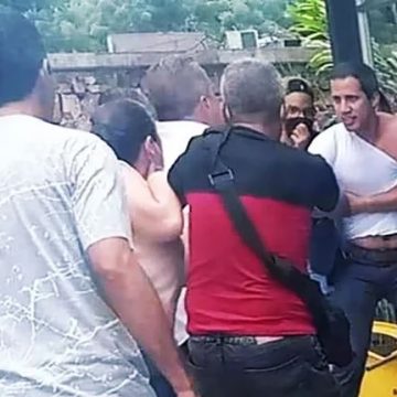 VENEZUELA: Guaidó es agredido por una turba en estado de Cojedes