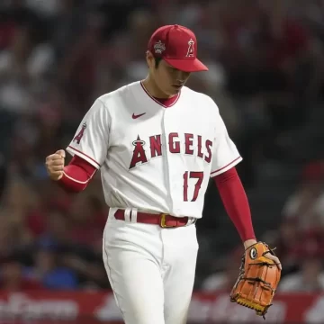 Ohtani bate récord con 13 ponches, Angelinos barren a Reales