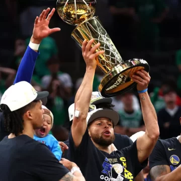 Stephen Curry gana el premio Mas Valioso y Golden State el campeonato de la NBA