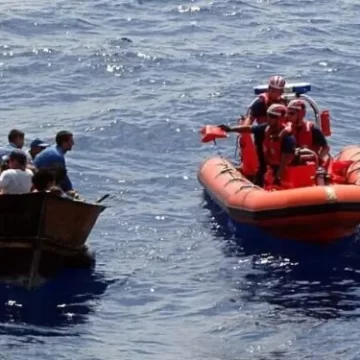 Autoridades de Puerto Rico rescatan 27 personas en una embarcación