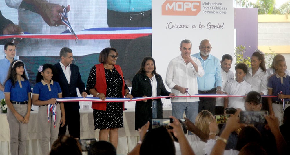 Presidente Abinader inaugura nueva escuela de 25 y aulas y monto de RD$103 millones en Sabana Perdida construida por el MOPC