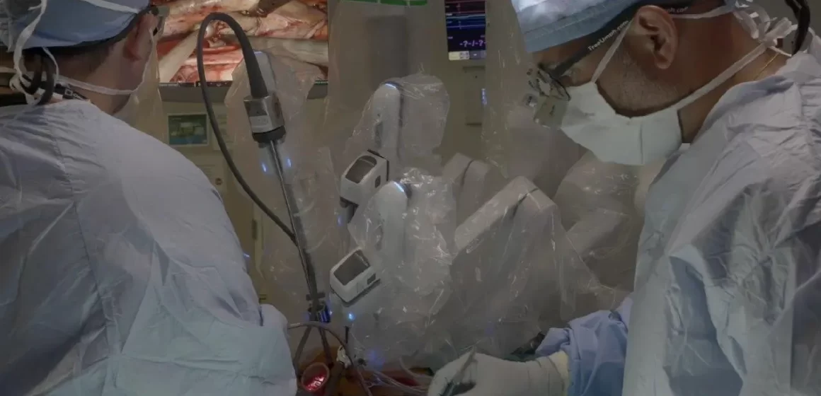 Cirugía robótica para reparar válvulas del corazón permite mayor precisión