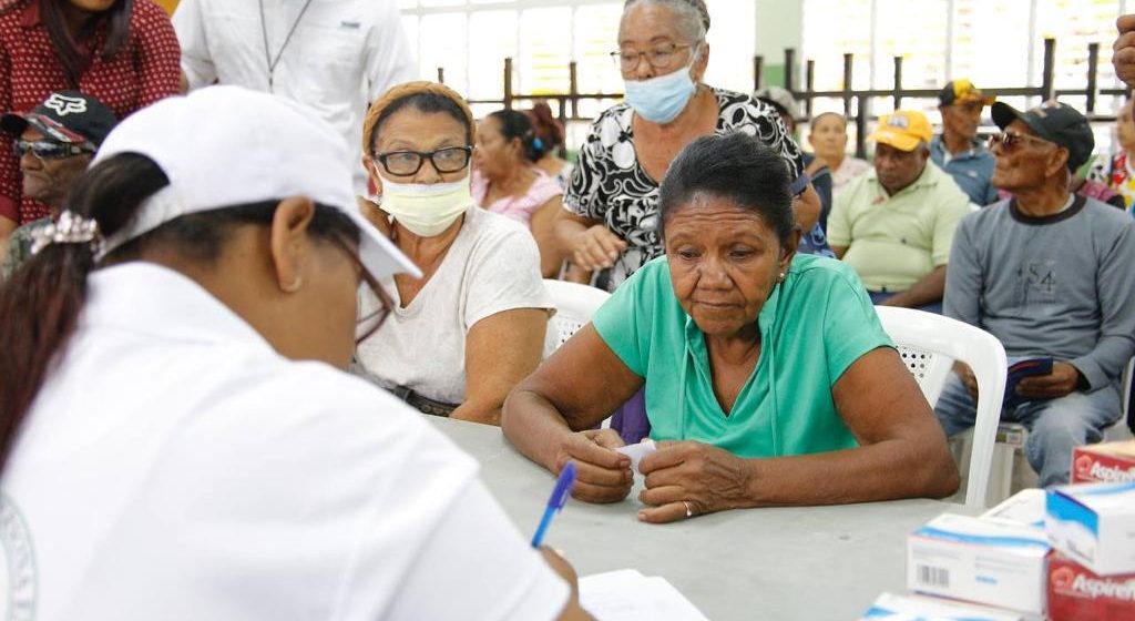 Gobierno beneficia en jornada «Primero Tú» más de 6 mil personas de comunidades vulnerables de Santiago