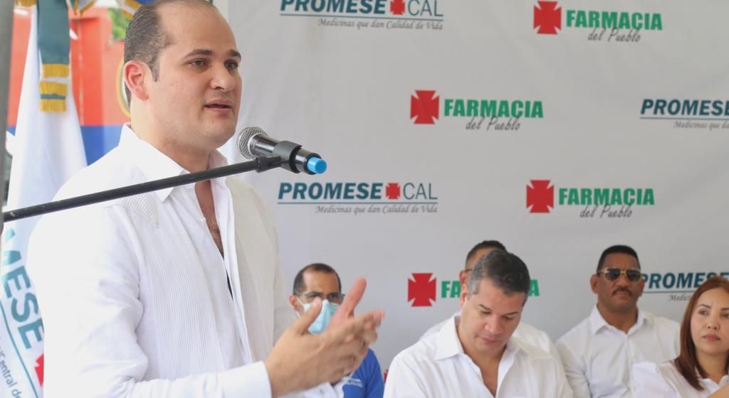 PROMESE/CAL entrega Farmacia del Pueblo en La Romana
