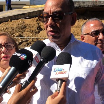 Ministro de Obras Públicas visita zona de derrumbe en Santiago y toma medidas para restaurar el área