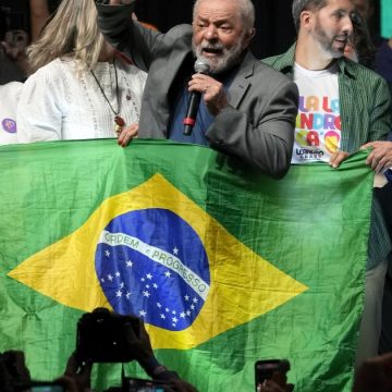 Brasil abre campaña electoral con Lula por delante en las encuestas