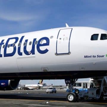JET BLUE CONTINUA CREANDO PROBLEMAS A PASAJEROS EN EL AILAJFPG