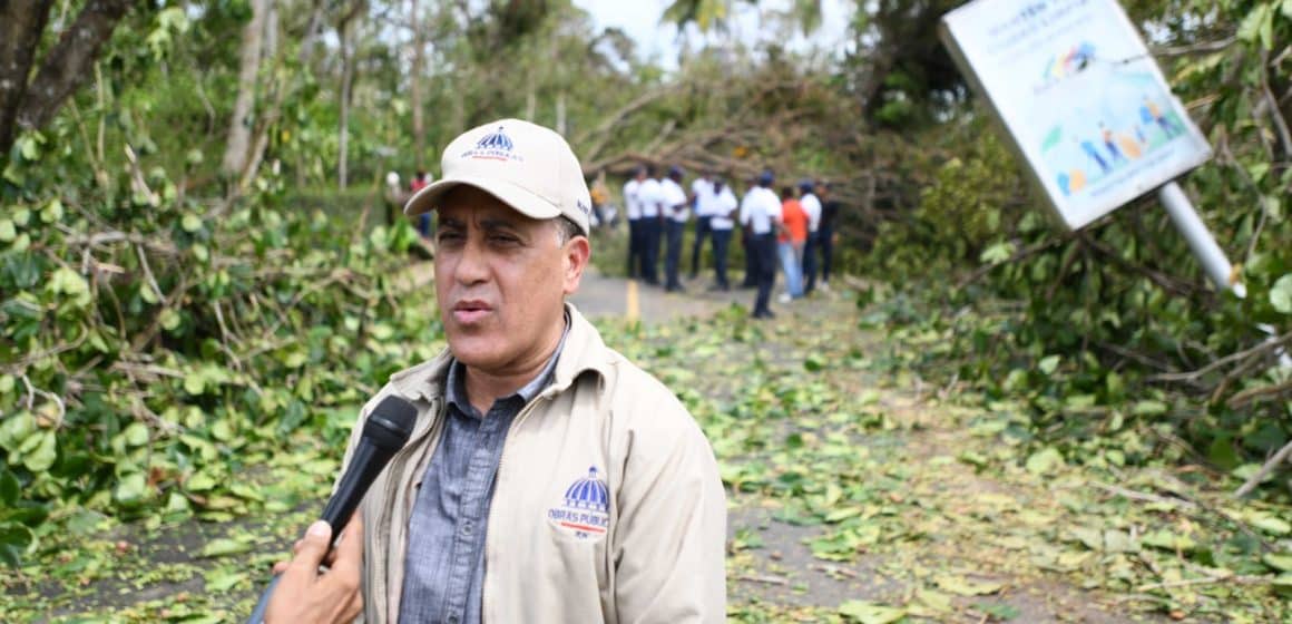 MOPC despeja vías en provincias del Nordeste que fueron afectadas por el huracán Fiona