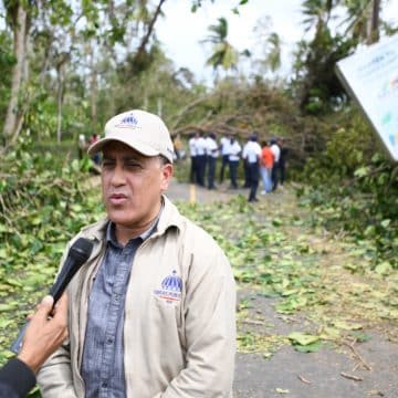MOPC despeja vías en provincias del Nordeste que fueron afectadas por el huracán Fiona