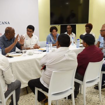 Ministro de Energía y Minas y director de la CAASD encabezan mesa de trabajo en Monte Plata