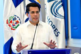 Santo Domingo, RD.- El ministro de Turismo, David Collado, ordenó el cierre de todas las playas y balnearios del país, de manera temporal, por el paso del huracán Fiona.