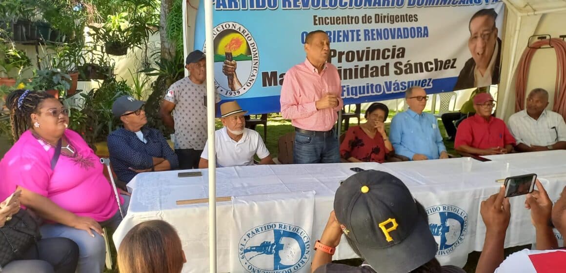 Rafael Fiquito Vásquez juramenta equipo Corriente Renovadora en la provincia María Trinidad Sánchez