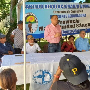 Rafael Fiquito Vásquez juramenta equipo Corriente Renovadora en la provincia María Trinidad Sánchez
