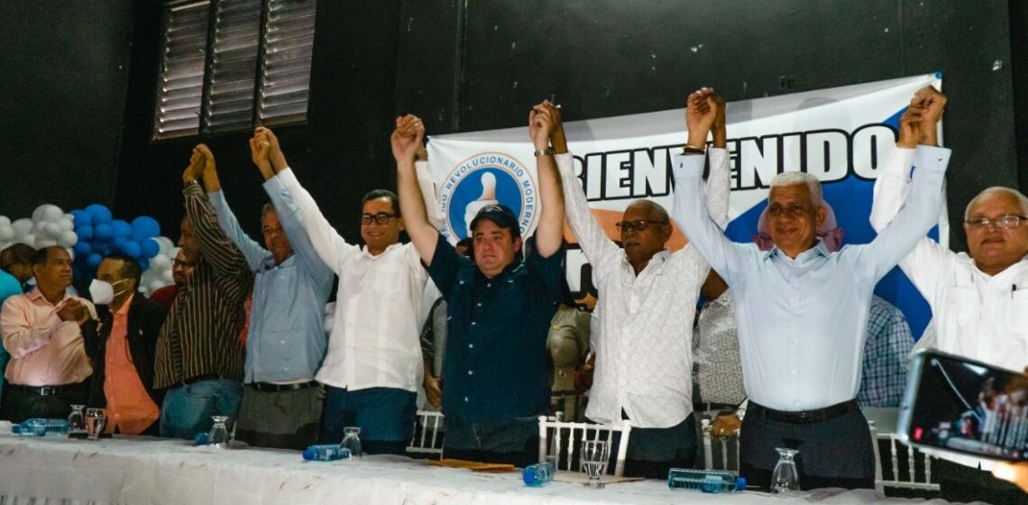 Paliza juramenta en el PRM a exalcalde y cientos de dirigentes en provincia Sánchez Ramírez