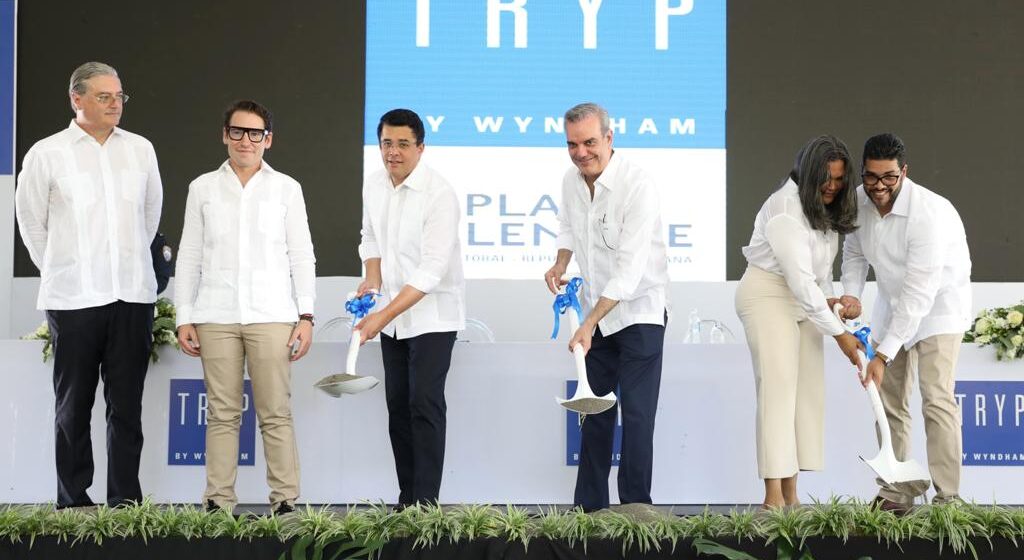 Abinader y David  encabezan primer palazo de Tryp by Wyndham Playa Palenque con inversión de US$20 millones