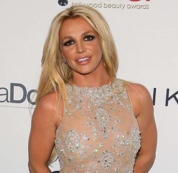 Britney Spears reta la censura de Instagram posando desnuda dentro de una bañera