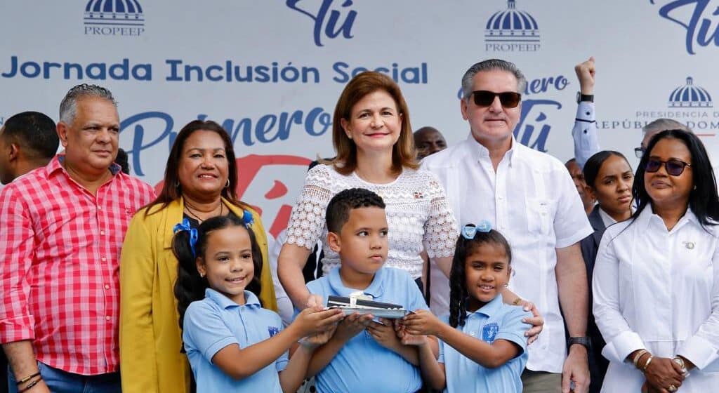 Vicepresidenta Raquel Peña encabeza jornada de inclusión social navideña “Primero Tú” en Buenos Aires de Herrera