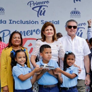 Vicepresidenta Raquel Peña encabeza jornada de inclusión social navideña “Primero Tú” en Buenos Aires de Herrera