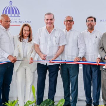 Presidente Abinader encabeza acto inaugural de carretera comunica varias comunidades municipio de Castillo por un monto superior a RD$240 millones