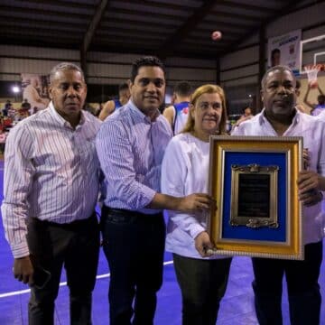 Dedican torneo de Baloncesto Superior Carnavalesco 2023 a Tony Peña