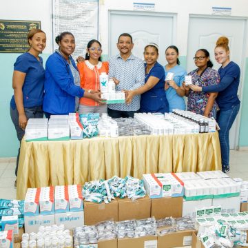 Gabinete de Política Social entrega medicamentos e insumos en varios municipios de Azua