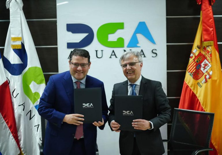 Aduanas y CESTE de España acuerdan promover capacitación de profesionales del área logística