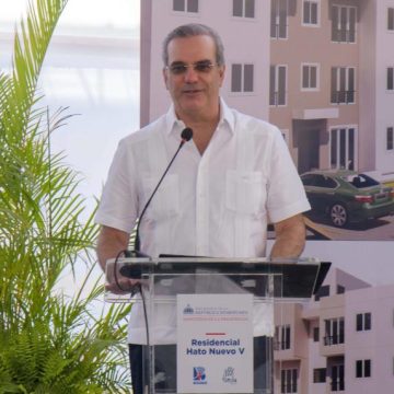 Abinader: «Hemos entregado más viviendas que cualquier otro Gobierno haya entregado antes»