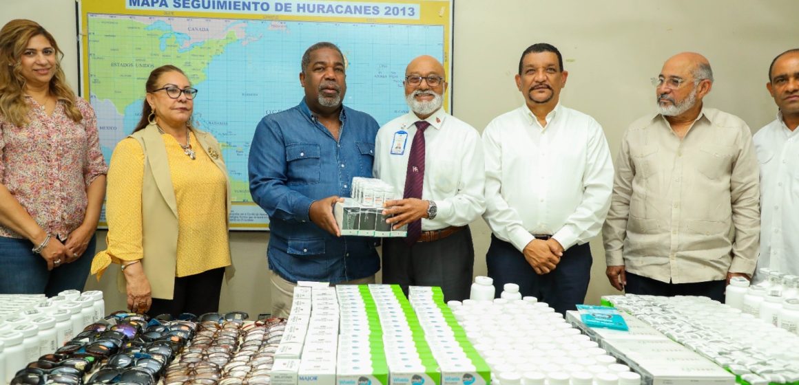 Tony Peña entrega material para construcción de pabellón en Academia de Policía de San Cristóbal
