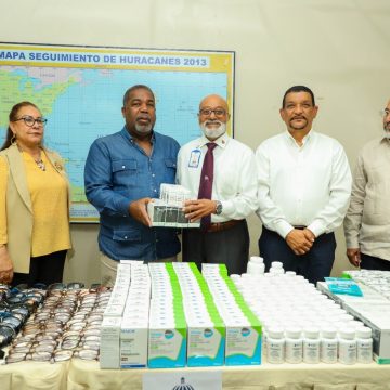 Tony Peña entrega material para construcción de pabellón en Academia de Policía de San Cristóbal