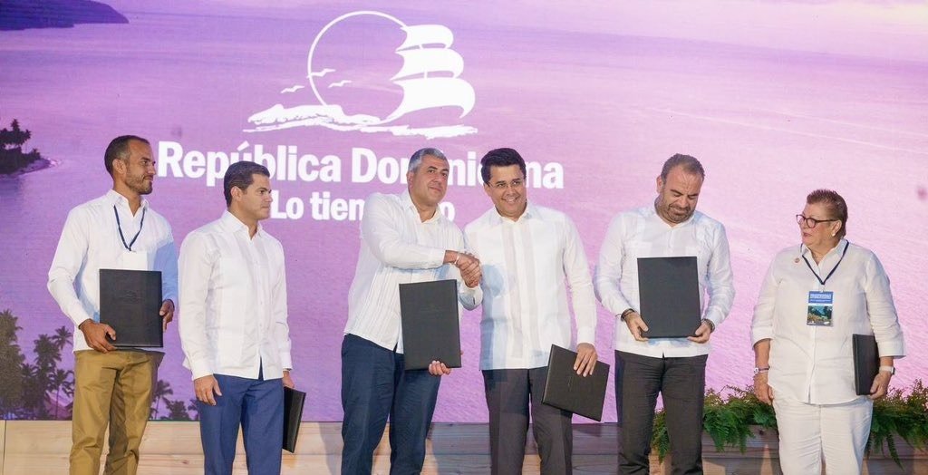 Ministro David Collado y secretario de la OMT firman declaración compromiso sostenibilidad turística en RD