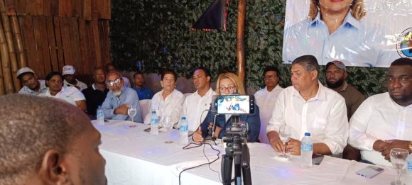 Karen Serrata anuncia aspiraciones a dirigir la alcaldía de Los Alcarrizos.