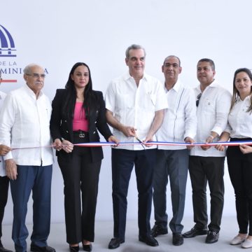 Presidente Abinader inaugura puente en municipio de Mao