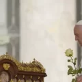 El Papa se repone de una cirugía