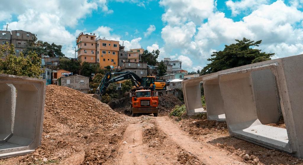 CAASD mantiene trabajos en el sector de Las Ochocienta para el saneamiento definitivo de su cañada 