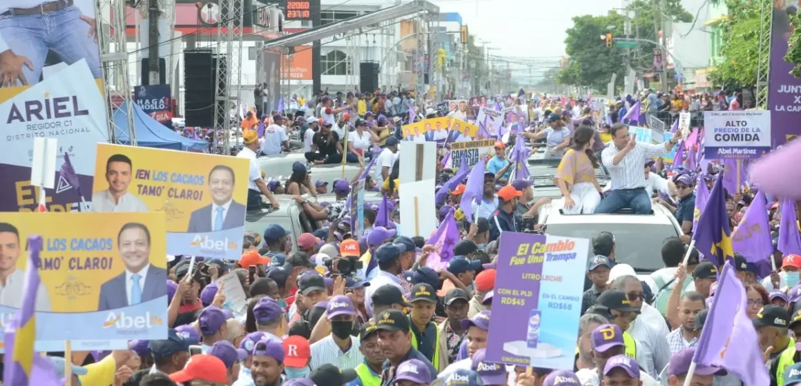 Miles acompañan a Abel Martínez en “Marcha de la Esperanza” del PLD