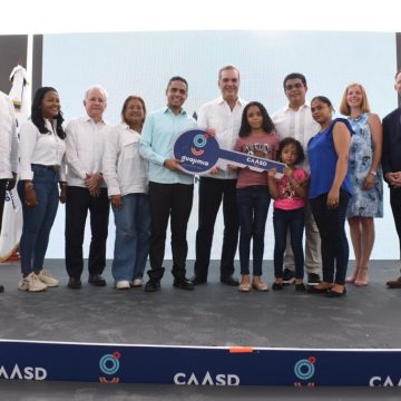 Presidente Luis Abinader entrega junto a la CAASD 200 apartamentos en Guajimía