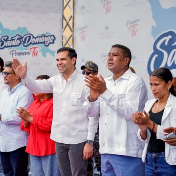 Roberto Ángel encabeza jornadas sociales en Los Alcarrizos y Pedro Brand que impactan afectados por la tormenta Franklin